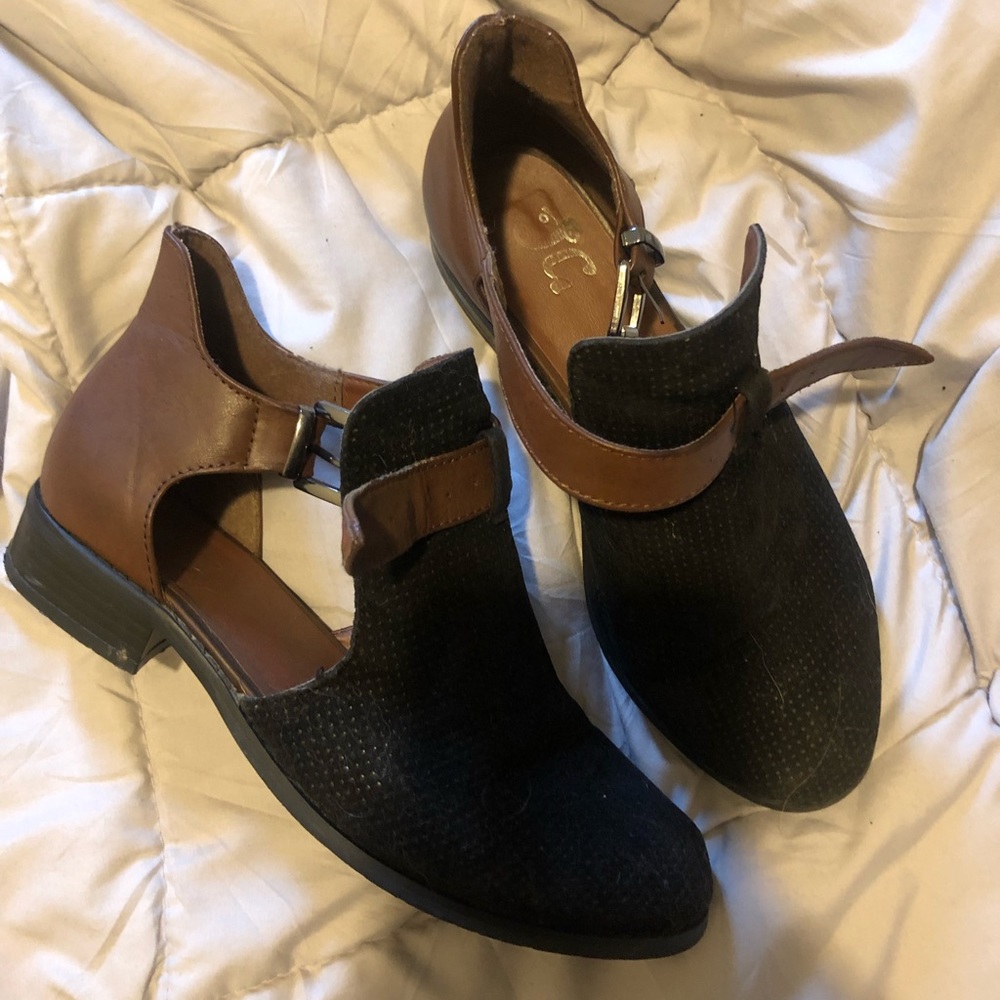 Brown & black booties!